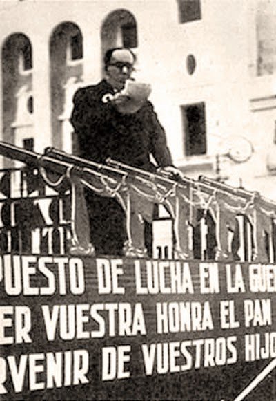 Antonio Machado en la plaza Castelar de Valencia recitando su poema "El crimen fue en Granada", sobre el asesinato de Federico García Lorca. 11 de diciembre de 1936.