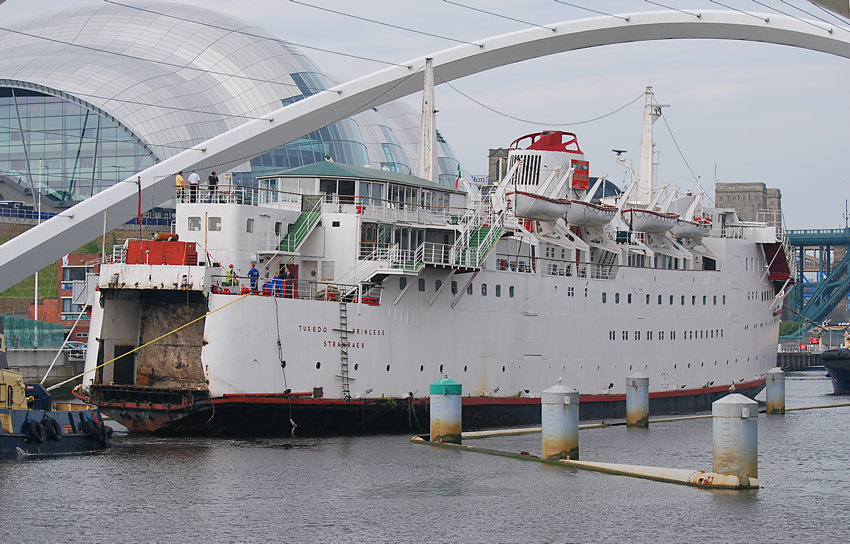 TyneSnapper's tweet image. #NewcastleUponTyne #Gateshead On this day 27th July 2008 the Tyne said goodbye to the Tuxedo Princess. bound for Turkey where she was scrapped. More @ flickr.com/photos/steve-e…