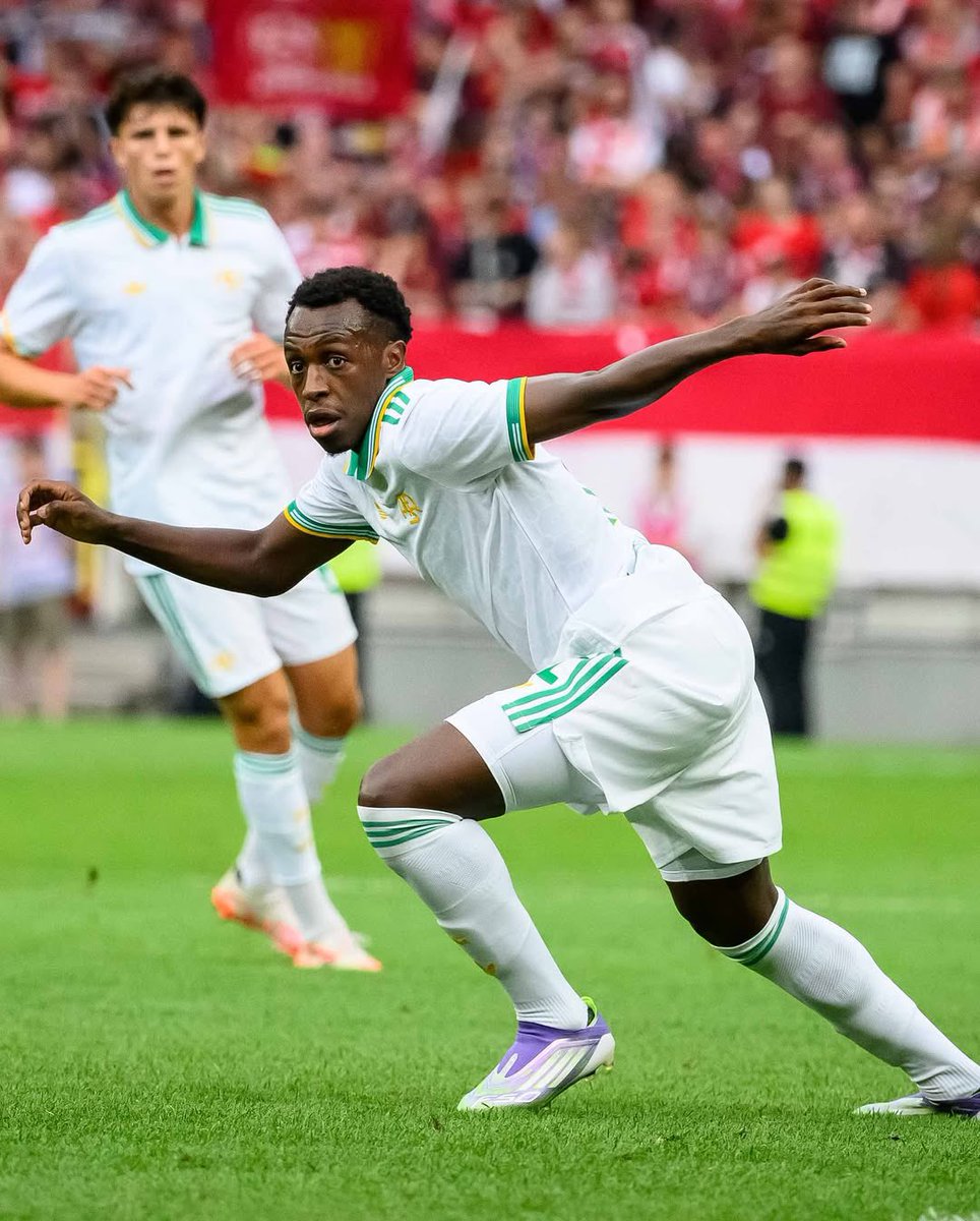 🟢🟢🟢⚪️⚪️⚪️

مارأيكم بالطقم الثالث لنادي روما الجديد؟