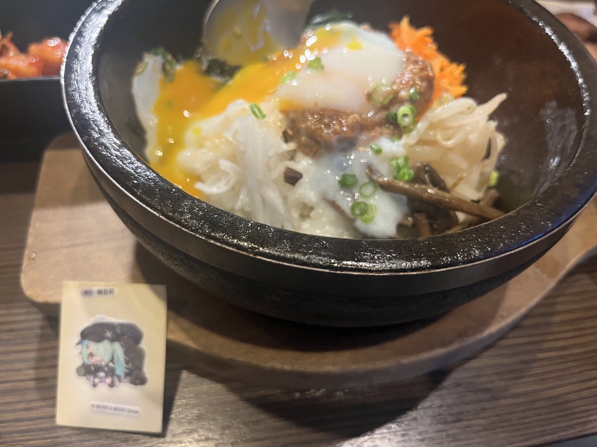 M0dern_Bekennen's tweet image. こ、こんなに美味しそうな焼き肉…せ、先生?どうしてそんな嬉しそうに…
はっ!まさかこれを理由にあんなことやこんなことを…!?
ううっ…どうせそうなるなら、石焼ビビンバとユッケジャンスープも注文させてくださいっ