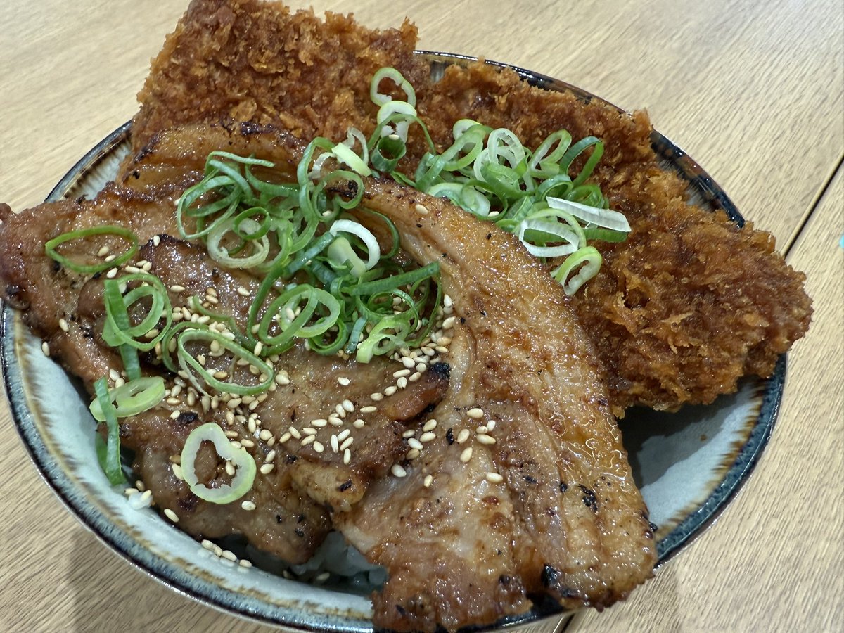 わらじかつと豚味噌のW丼