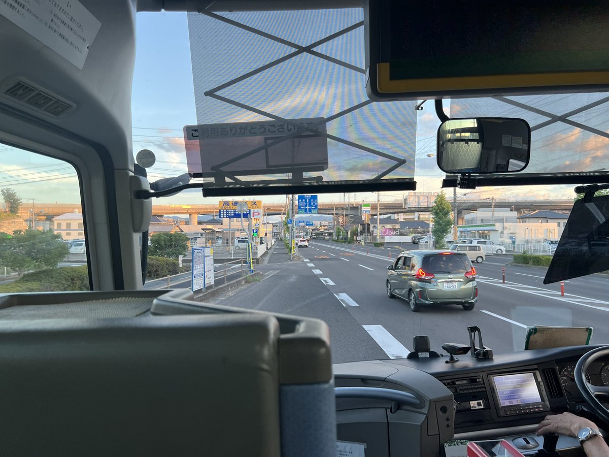 222tamatama's tweet photo. #高徳エクスプレス号 徳島駅前1750発で高松駅高速BT(1921着)行き #大川バス #三菱ふそう #エアロエース #MS96 530号車に乗って、終点まで乗車なう🚌💨
高松中央ICから高速を降り、途中降車扱いをしながら高松駅高速BTまで向かいます🚌💨
#BROS1991 https://t.co/2e8wz1Uj7x