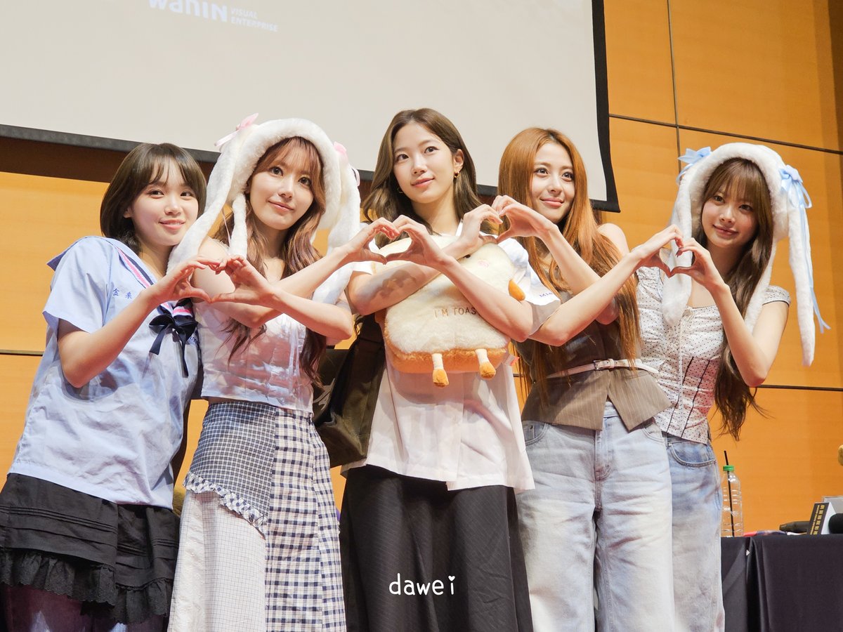 dawei_950510's tweet image. 🫶🫶
#LE_SSERAFIM #르세라핌 #ルセラフィム
#KIMCHAEWON #SAKURA #HUHYUNJIN #KAZUHA #HONGEUNCHAE #김채원 #사쿠라 #허윤진 #카즈하 #홍은채 #金采源 #宮脇咲良 #許允真 #中村一葉 #洪恩採