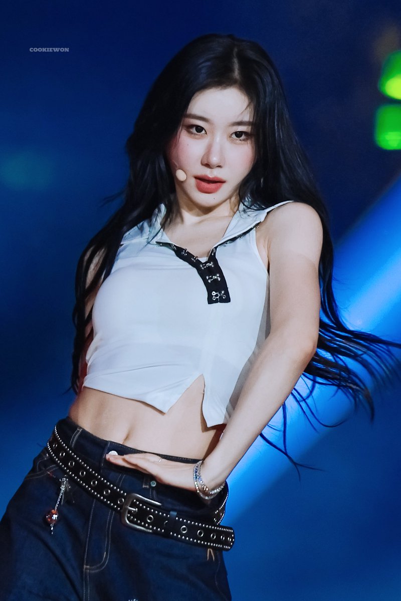 cookieeee0605's tweet photo. 20250726 SBS가요대전
빛나는 채령🦊
#ITZY #있지 #CHAERYEONG #채령 https://t.co/NruPWPdDxo