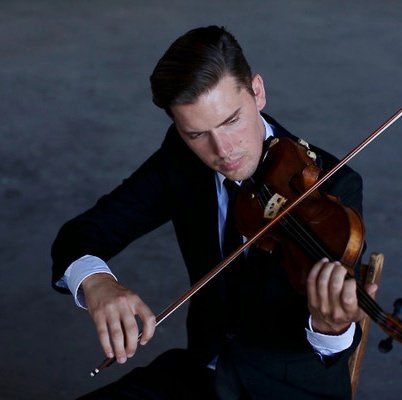 TSstatistics's tweet image. Daily reminder 💡 

🎻 Erik Arvinder, the Swedish conductor and orchestrator, is reportedly working on Taylor Swift’s new album, according to a now-deleted interview from Universal Music Sweden. Producer Jacob Criborn said they’re “finishing her album” with string and brass…