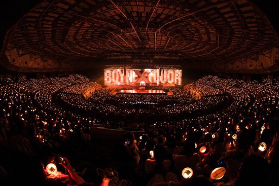 bndchartsmaster's tweet image. BOYNEXTDOOR successfully wrapped up their first Asia tour with 3 incredible days of ‘KNOCK ON Vol.1 FINAL’ at the fully sold-out KSPO DOME, marking the largest concert for a 5th generation group at the venue with a total audience of 33,000.
m.entertain.naver.com/home/article/2…