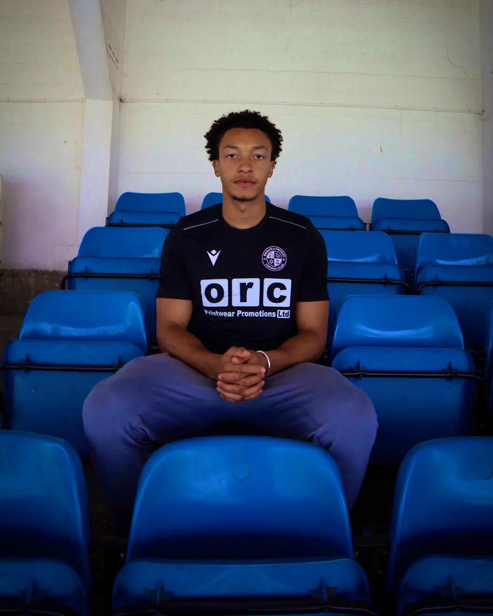OUR FIRST SUMMER SIGNING IS HERE! ✍️

Welcome to Wingate &amp; Finchley, Mackye Townsend-West! 💙

The 21 year-old former Stevenage centre-half adds international experience into our backline! 🇲🇸