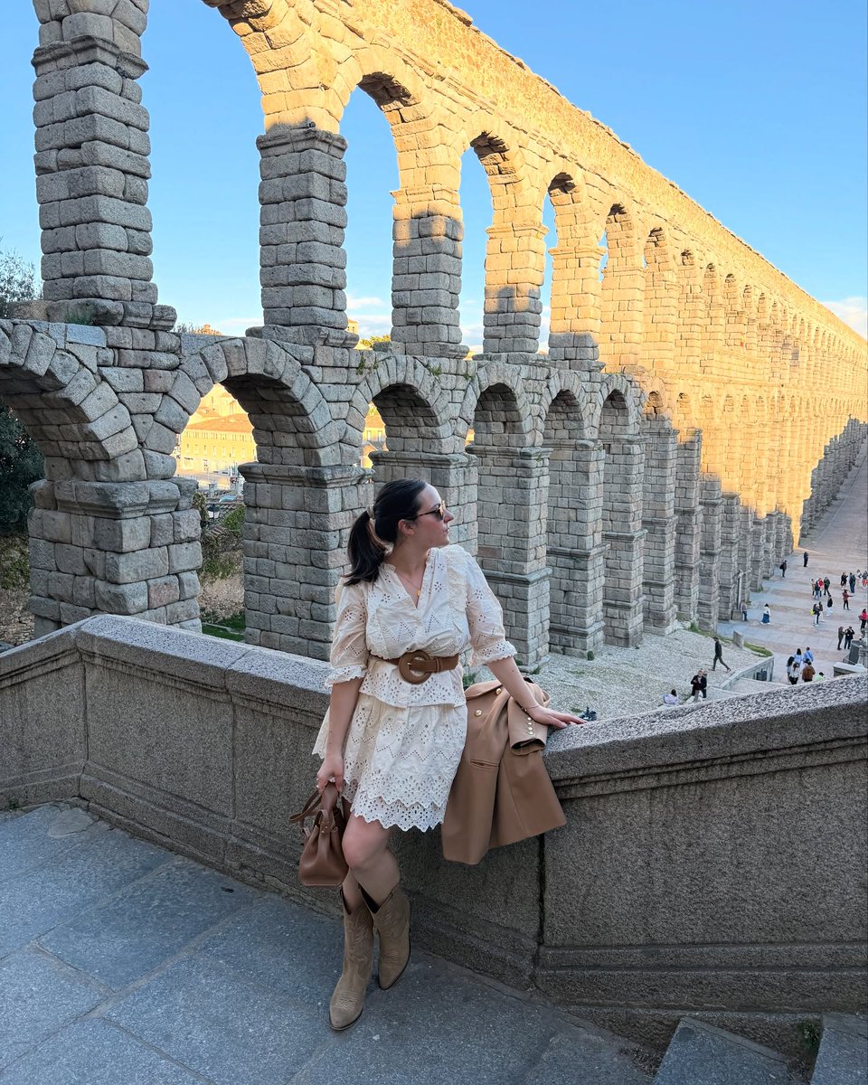 SpainInJapan's tweet image. 🏰⛅ 人々を魅了するために築かれた街。中世の城壁、ロマネスク様式の教会、王宮、160以上のローマ時代のアーチ、そして圧巻のゴシック大聖堂。
👉 spain.info/ja/mokuteki/se…
📸 @gracia_noro on IG
#スペイン #スペイン大使館観光部
