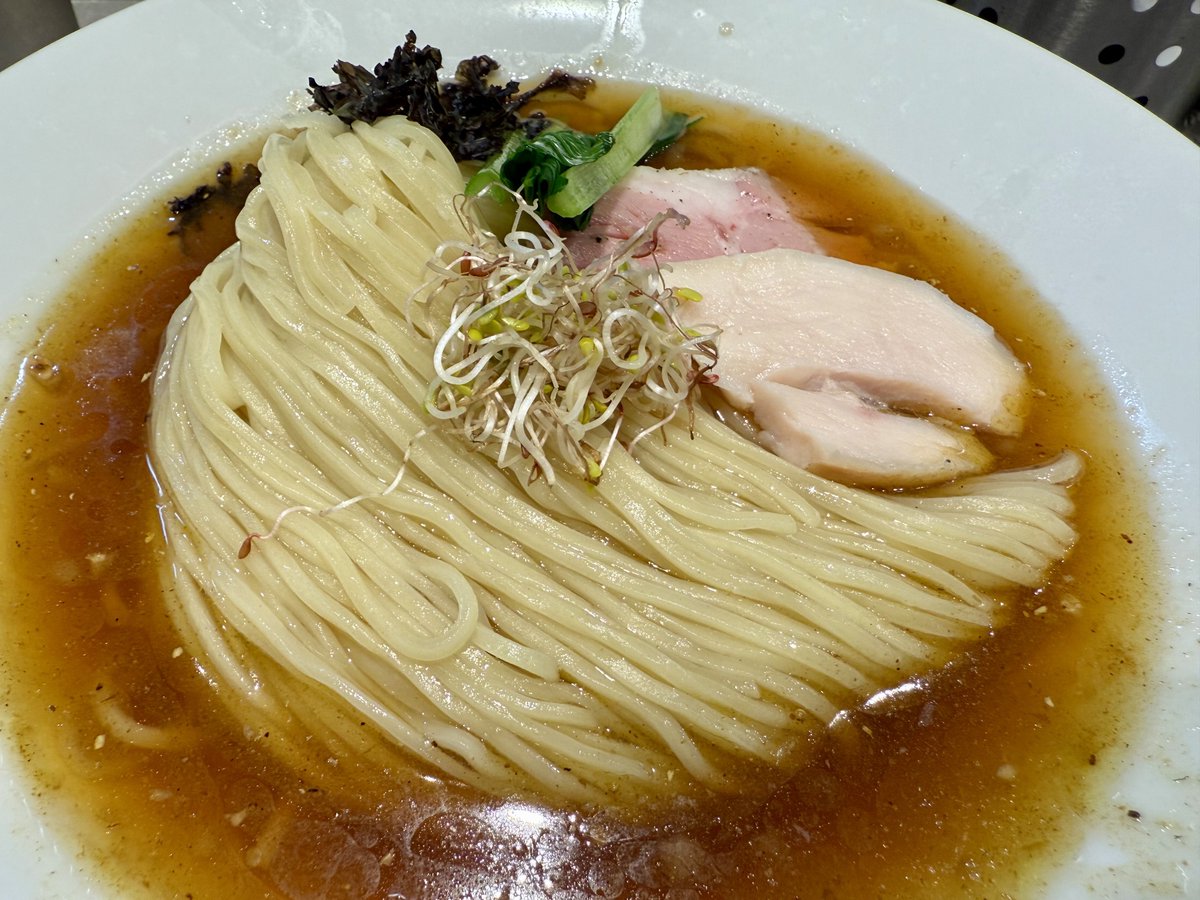 CK_222_NJ's tweet image. 今日もビリビリクラッシュメン
今回やっと夏季限定「冷やし山椒生姜ラーメン」があって食べれた!今の季節に合って美味しかった🍜
唇がピリピリくるこの刺激クセになってる