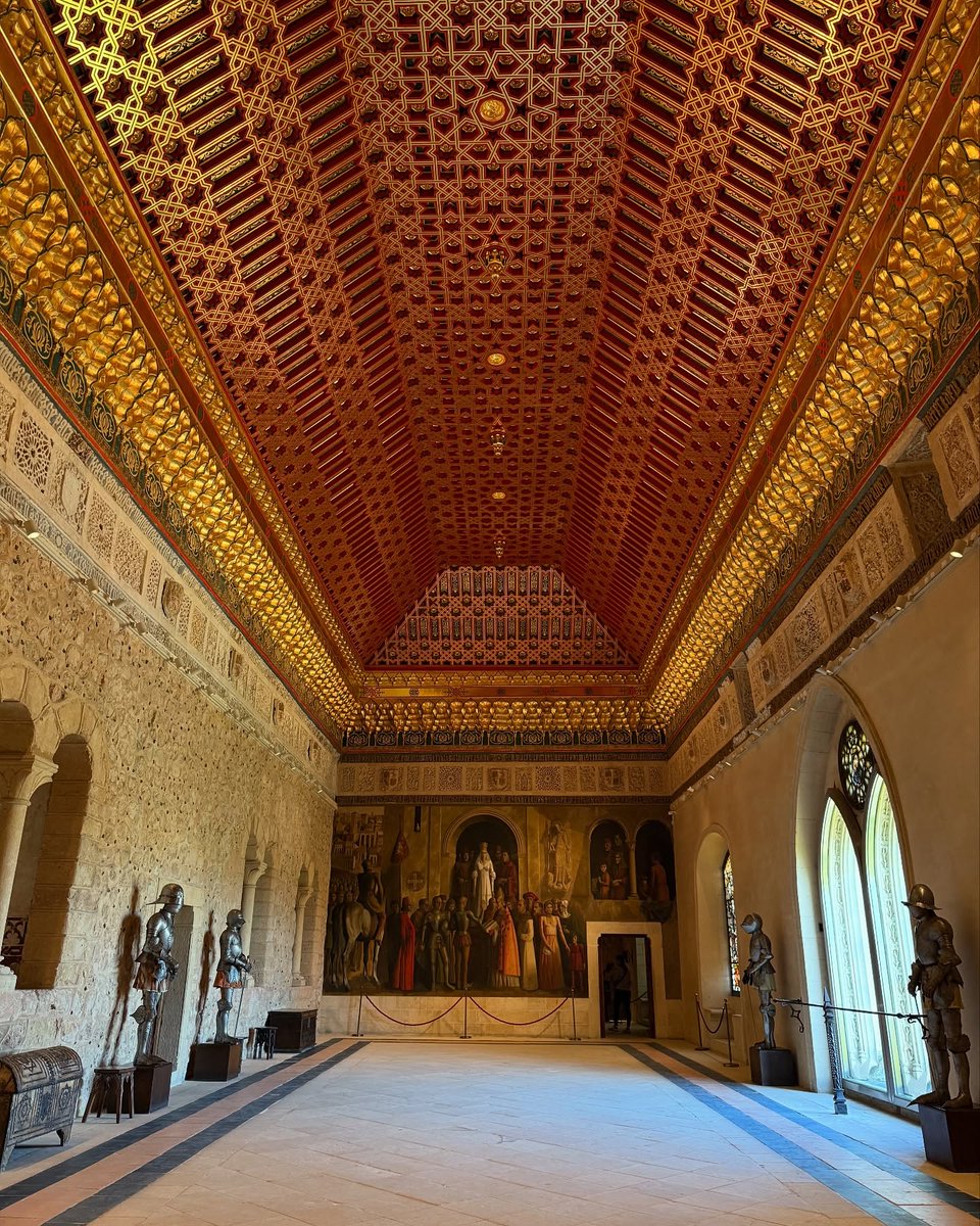 SpainInJapan's tweet image. 🏰⛅ 人々を魅了するために築かれた街。中世の城壁、ロマネスク様式の教会、王宮、160以上のローマ時代のアーチ、そして圧巻のゴシック大聖堂。
👉 spain.info/ja/mokuteki/se…
📸 @gracia_noro on IG
#スペイン #スペイン大使館観光部