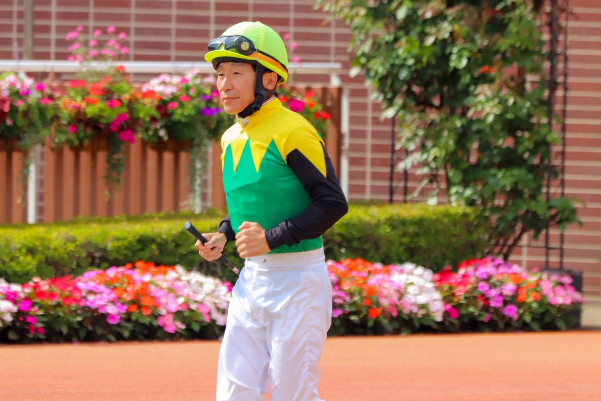 Hanro51s's tweet image. 山田オーナー勝負服の典さん見れるの嬉しい過ぎ🥹