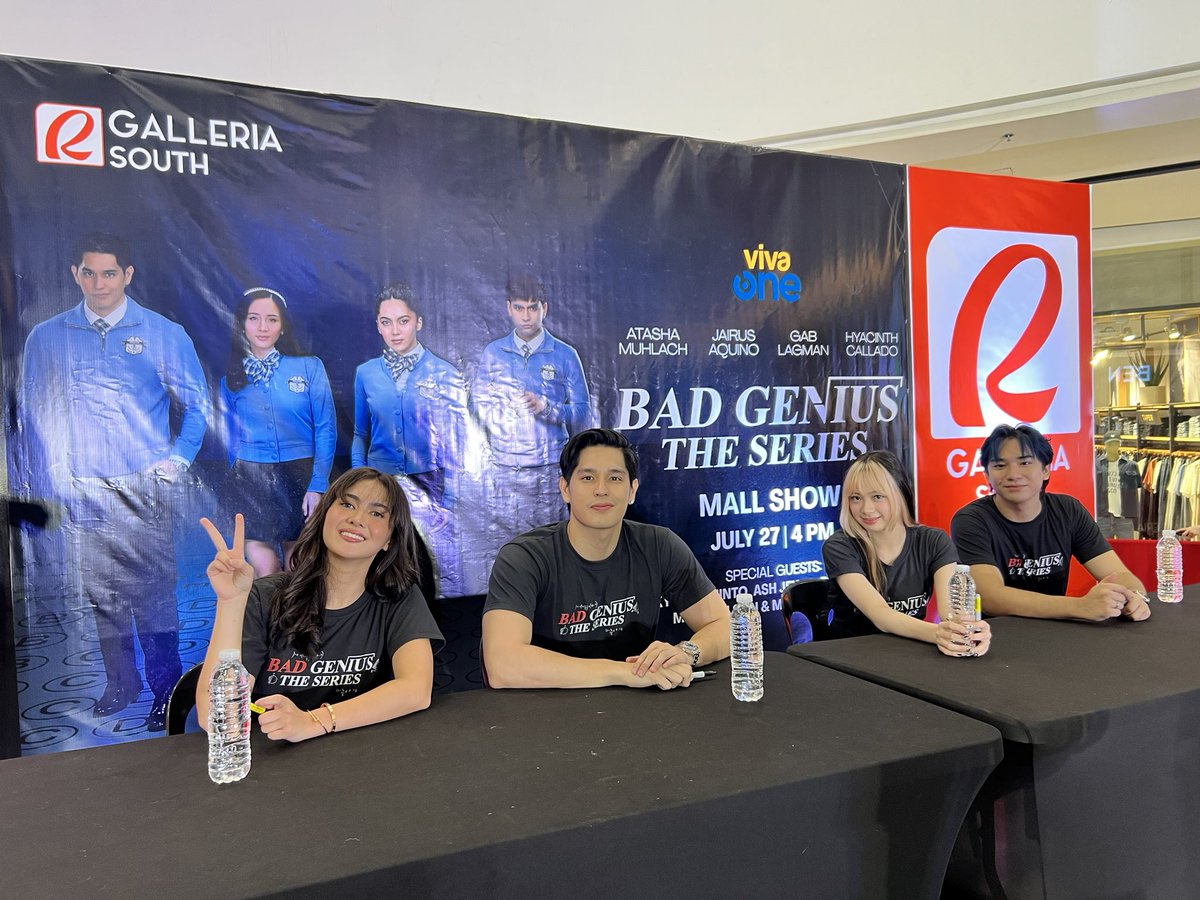 VivaOnePH's tweet image. Now happening: Meet and Greet with the cast of Bad Genius: The Series here at Robinsons Galleria South. 🧠📚
Bad Genius: The Series episodes 1 & 2 now streaming only on #VivaOne! vivaone.page.link/BadGeniusTheSe…
Viva One, Bida Ka Dito!
#BadGeniusTheSeries #BadGeniusatGalleriaSouth
