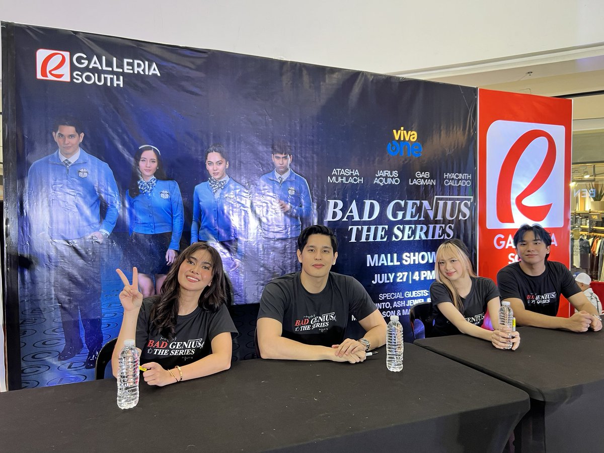 VivaOnePH's tweet image. Now happening: Meet and Greet with the cast of Bad Genius: The Series here at Robinsons Galleria South. 🧠📚
Bad Genius: The Series episodes 1 & 2 now streaming only on #VivaOne! vivaone.page.link/BadGeniusTheSe…
Viva One, Bida Ka Dito!
#BadGeniusTheSeries #BadGeniusatGalleriaSouth