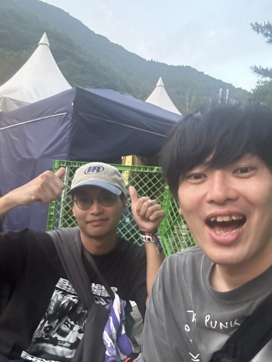 tohyamagrunge's tweet image. ラジオSCHOOL OF LOCK!聴いてました!って生徒に今年もたくさん遭遇して俺は涙出そうなくらい嬉しいよ
彼とは2010年に逆電してたよ、お互い何とか元気に生きていて嬉しい限り
入場規制で中に入れないカネコアヤノを聴きながら