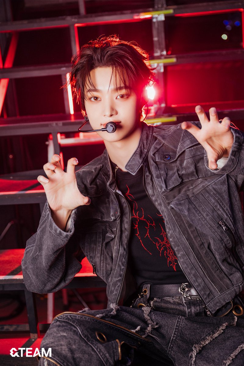 oaotol's tweet image. 스모키늑대. 사진 다음에 빵긋 웃는 사진 ㄱㅇㅇ