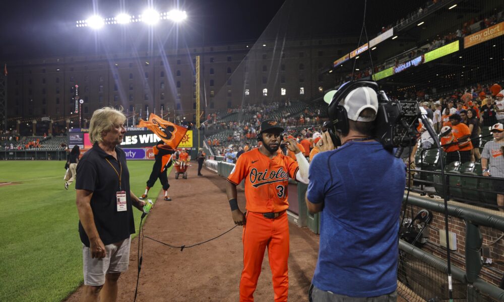 RichDubroffMLB's tweet image. Mullins’ catch, milestone and Rogers’ excellence key Orioles’ 18-0 rout of Rockies dlvr.it/TM7rf4 #Orioles