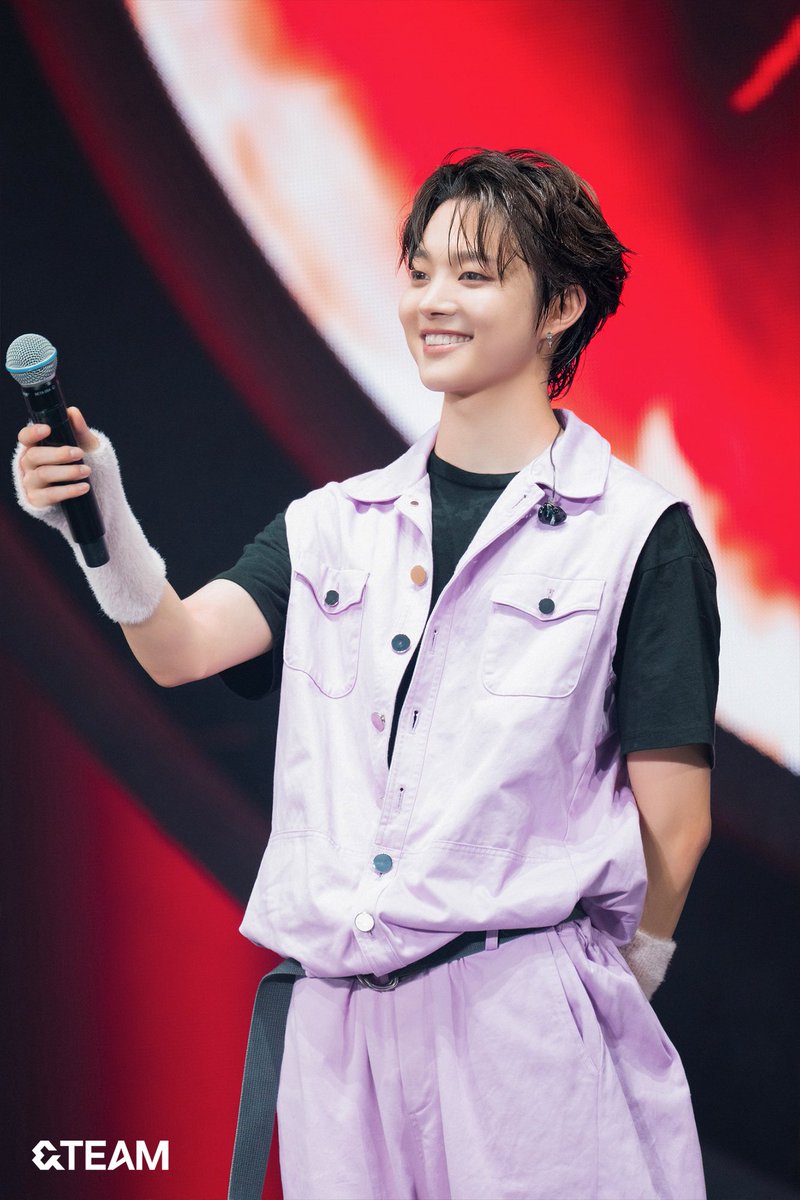 oaotol's tweet image. 스모키늑대. 사진 다음에 빵긋 웃는 사진 ㄱㅇㅇ