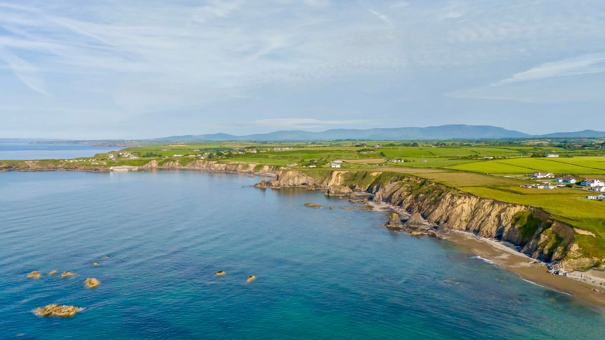 ThisIsIreland3's tweet image. Benvoy, with Boatstrand in the distance ๐ ๐
๐Co. Waterford-รire ๐ฎ๐ช
๐ธ Eamonn Bolger
#Waterford #Ireland #Benvoy #Views