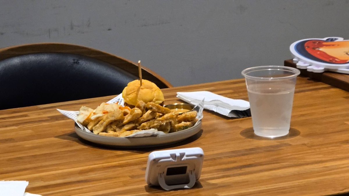 Wang_illusory's tweet image. Tofu
昨日Tofu辦的線下活動「麻婆豆腐大胃王」
每位選手也都很盡力在進食
還有一位超優雅的美女大胃王 似乎叫秀蘭😆
最終在社區邀請賽獲得了第一
謝謝豆腐~
@TOFUStory_ENG
@TempoHouseHQ
@shashayu17
@a_lan_329
@oxo816phoenix
太多人了就不一一@了
歡迎一起遊玩
liff.line.me/2007284643-D6g…