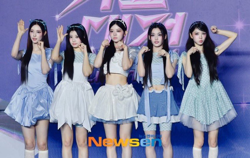 Hybesource's tweet image. #ILLIT, #TXT and #ENHYPEN stun at the #SBS_Gayo_Daejeon 2025