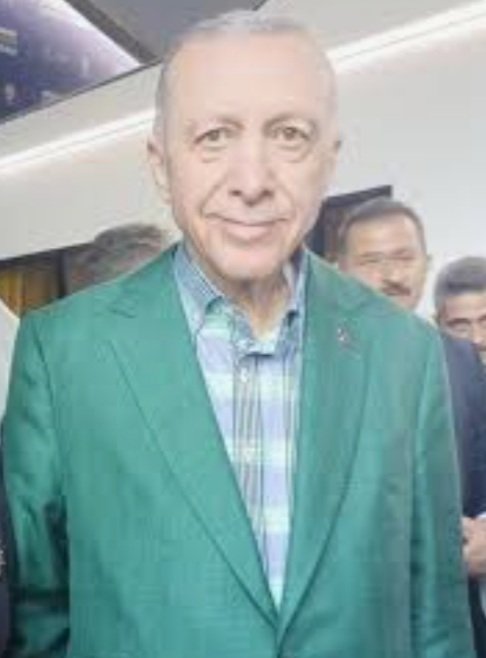 Yangına yetişemez.
Depreme yetişemez.
Sele yetişemez.
Pandemiye yetişemez.
Ekonomiyi düzeltemez.
Eğitimi düzeltemez.
Adaleti düzeltemez.
Sınırlarımızı koruyamaz.

Ne iç barışı, ne dış barışı sağlayamaz.
Bu adam niye var?
...
#BuAdamNeİşeYarıyor