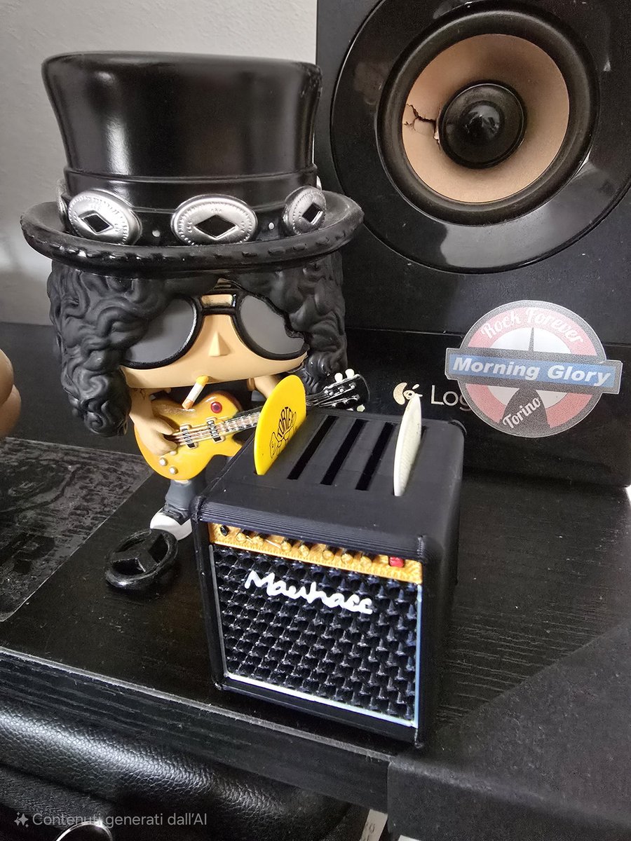 EmaEmaRock's tweet photo. @Slash on the table 🤘
#jamtime #slash #rocknroll #funkopop #gunsnroses #hello https://t.co/ms6Ks6cdGV