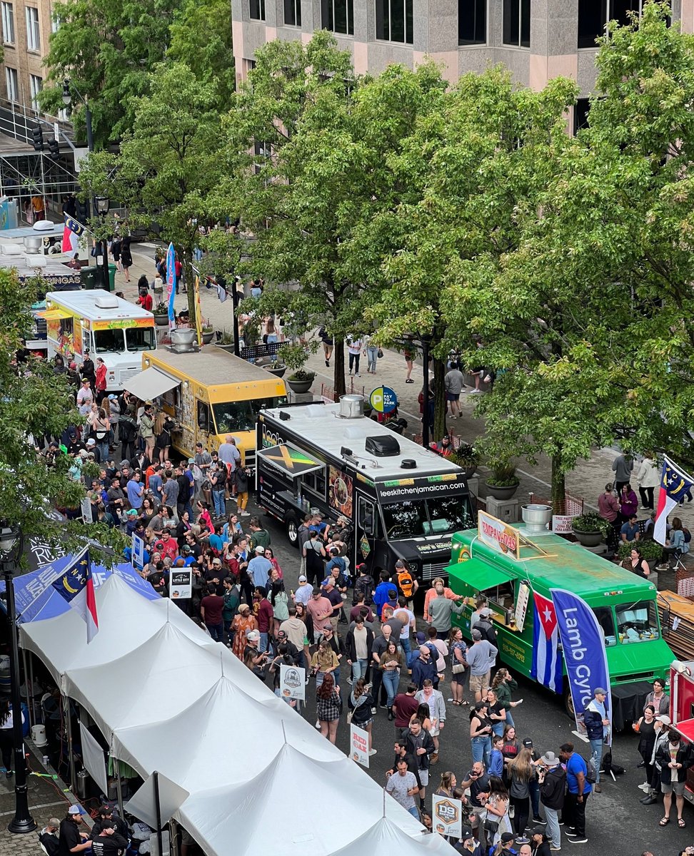 ShopLocRaleigh's tweet image. Save The Date🚨 Get ready for a Sunday Funday at our next Raleigh Food Truck Rodeo on August 24th!🥳 We're back with over 50 local food trucks, local vendors, drinks, live music, and more!🙌
🗓️ 8/24
⏰ 12pm-7pm
📍 Fayetteville St.
🍔 Lineup: shoplocalraleigh.org/food-truck-rod…