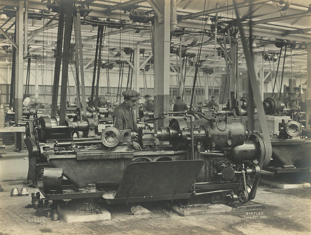 AndrewRawson11's tweet image. Large calibre shells were made in National Projectile Factories. They were also housed in purpose built factories and run by experienced armaments companies. They were equipped with specialist equipment, while the weight of the casings meant that they were mainly manned by men.