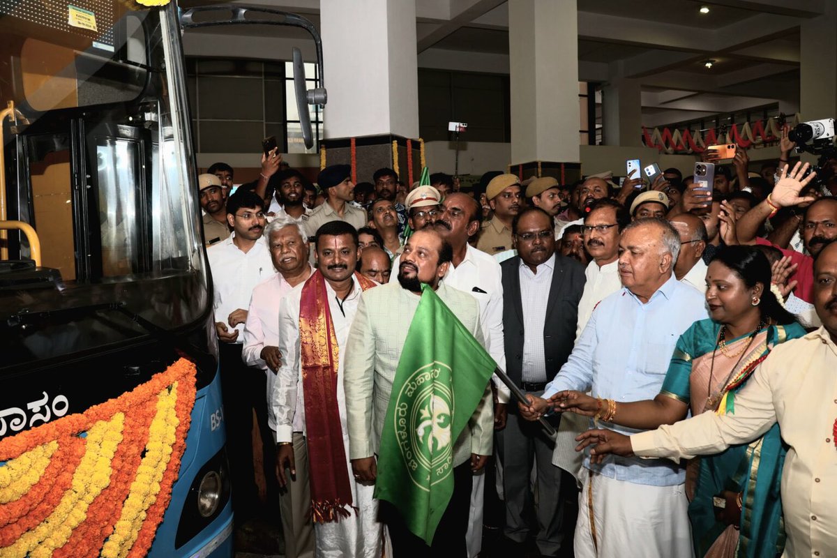 RLR_BTM's tweet image. ಬೆಂಗಳೂರಿನ ಕಲಾಸಿಪಾಳ್ಯ ಬಸ್ ನಿಲ್ದಾಣವನ್ನು ಅಧಿಕೃತವಾಗಿ “ಜನೋಪಕಾರಿ ದೊಡ್ಡಣ್ಣ ಶೆಟ್ಟರ ಕಲಾಸಿಪಾಳ್ಯ ಬಸ್ ನಿಲ್ದಾಣ” ಎಂದು ಮರುನಾಮಕರಣ ಮಾಡಲಾಯಿತು.
ಇದು ಜನೋಪಕಾರಿ ದೊಡ್ಡಣ್ಣ ಶೆಟ್ಟರ ಸಮಾಜ ಸೇವೆಯನ್ನು ಗೌರವಿಸುವ ಉದ್ದೇಶ ಹೊಂದಿದೆ.
• ದೊಡ್ಡಣ್ಣ ಶೆಟ್ಟರು (1840-1921) ಬೆಂಗಳೂರಿನ ಪ್ರಸಿದ್ಧ ವ್ಯಾಪಾರಿ ಮತ್ತು ಲೋಕೋಪಕಾರಿ. ಅವರು…