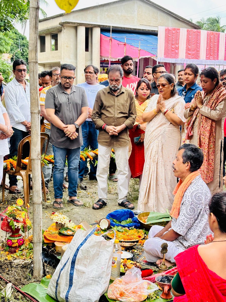 kakoligdastidar's tweet image. Bhoomi pujo for forthcoming Deepavali is auspicious in #Bengal Praying for #BengaliLanguage @AITCofficial