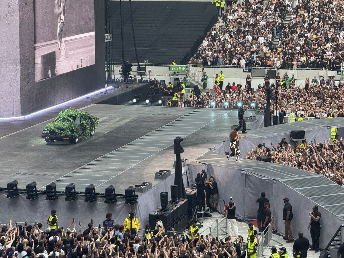LuisAdrianoUK's tweet image. Still so pleased to have attended the best gig of this last week, month, year, decade etc etc … Well done @kendricklamar & @sza. And of course, Mustard! 🙏