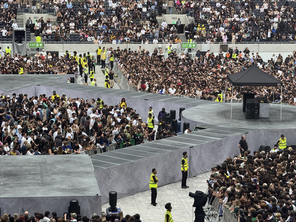 LuisAdrianoUK's tweet image. Still so pleased to have attended the best gig of this last week, month, year, decade etc etc … Well done @kendricklamar & @sza. And of course, Mustard! 🙏