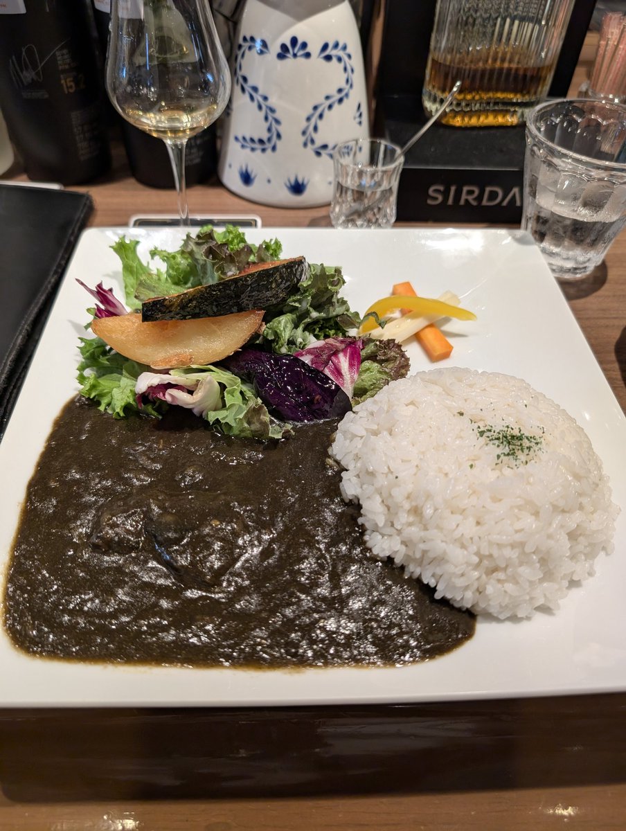 tktazchan2's tweet image. 台風の影響じゃあ仕方無い…
便情報 7月27日(日) 19:01現在(日本時間)
--------------------
7月27日(日) JAL522便
札幌/新千歳 → 東京/羽田
定刻 18:05発 - 19:45着
出発予定時刻 19:30 (遅延時間 1時間25分)
搭乗口 16
そのお陰であずちゃんとこのBARジアス ルーク&タリーでゆっくり出来て…