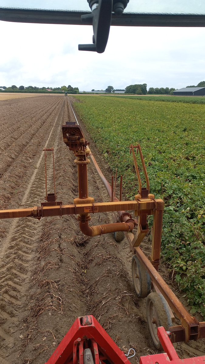 BootTonis's tweet image. En opnieuw valt de neerslag hoeveelheid tegen vandaag. Dus trekken we de haspel weeral voor de 5e keer uit op dit perceel 🙈.