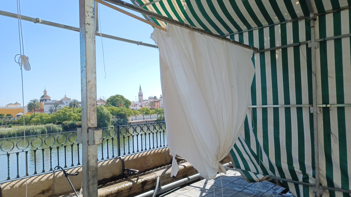 EstebanRomeraTv's tweet image. Terminó la Velá de Santa Ana 2025. Mucho trabajo, ilusión, religiosidad y alegría. Hoy toca desmontar. Fiesta Mayor y más antigua de la ciudad. Casi ocho siglos así lo atestiguan, pero Triana y su Catedral siguen siendo el corazón de Sevilla...