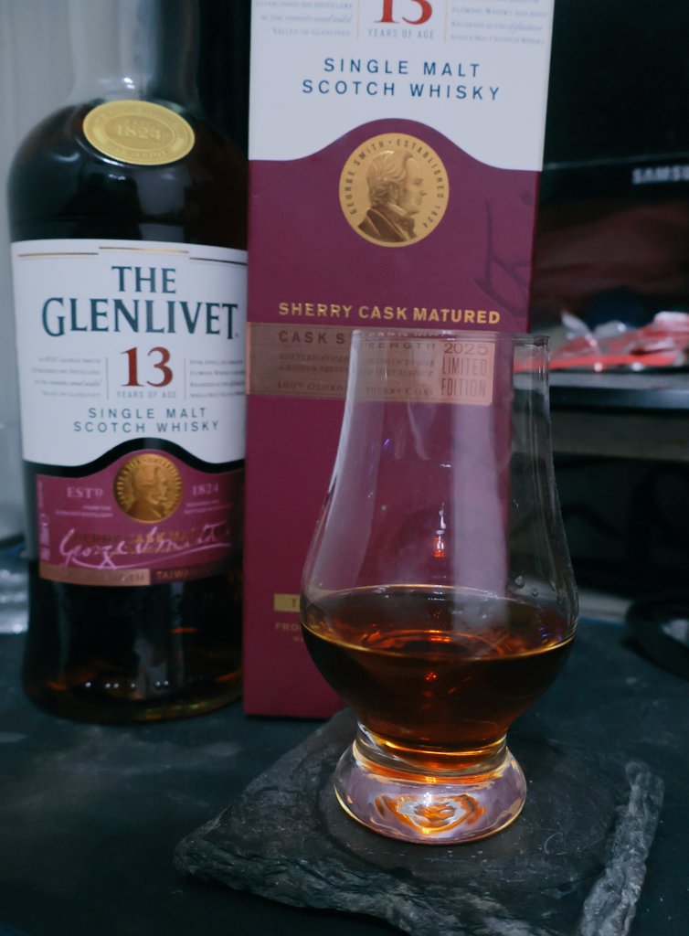 《格蘭利威13 2025雪莉桶強》

-

口感: 黑巧克力、橙香和豐富成熟水果的厚重感 甜味是那種果乾醃漬出高甜感 
尾韻是香料的點綴