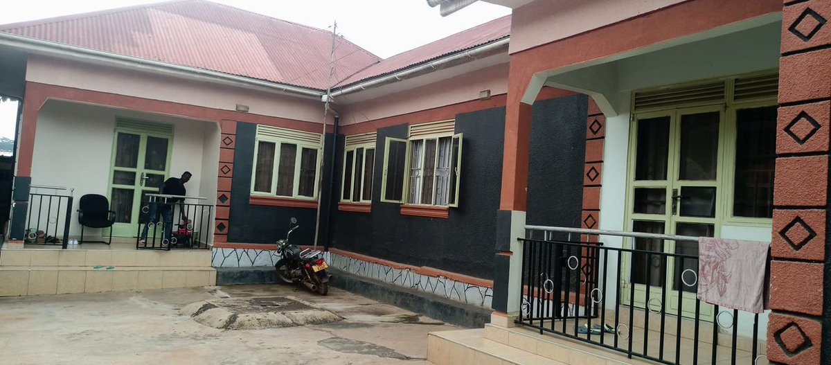 KMT_properties's tweet image. Rentals for sale in Gayaza near hormisdallen school at 175m ugx
3units each 2bedrooms 2bathrooms and each rented 500k seated on 12decimals with ready mailo land WhatsApp or call 0786396665
