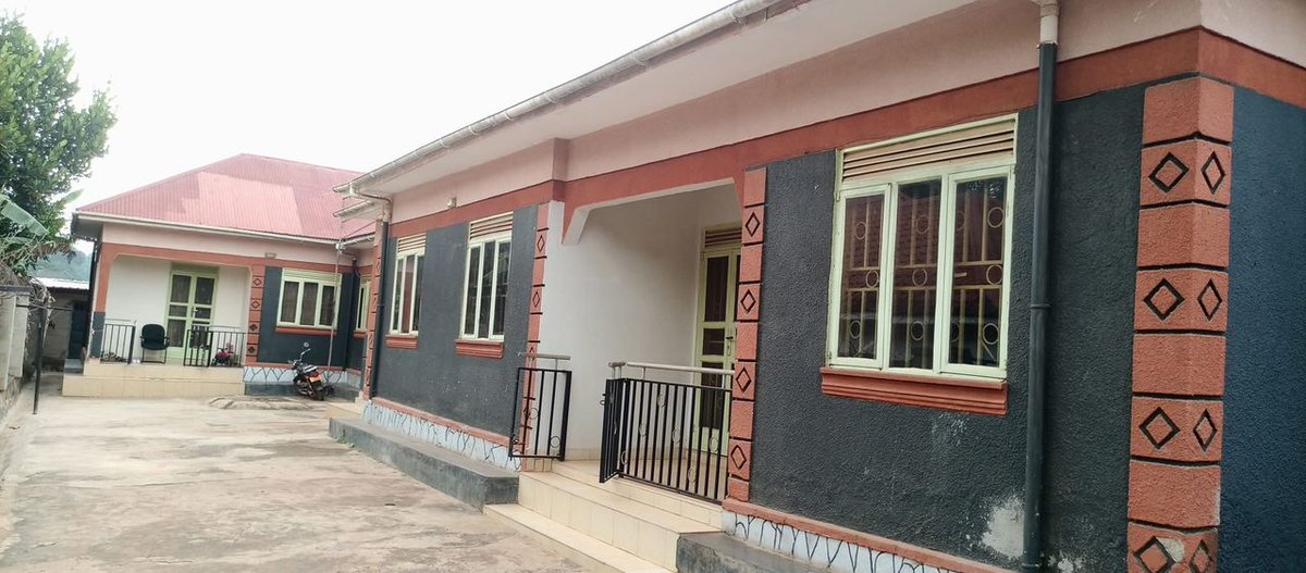 KMT_properties's tweet image. Rentals for sale in Gayaza near hormisdallen school at 175m ugx
3units each 2bedrooms 2bathrooms and each rented 500k seated on 12decimals with ready mailo land WhatsApp or call 0786396665