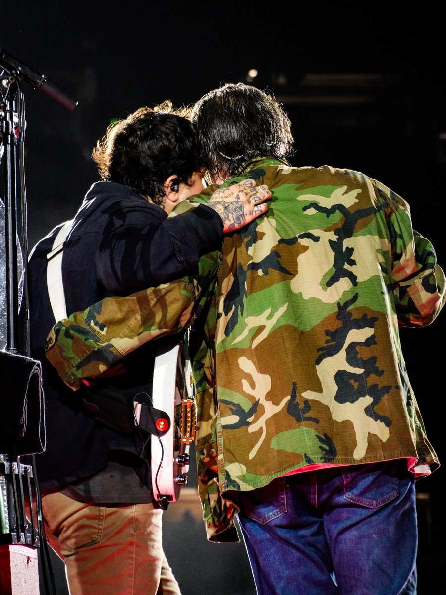 sunsetsparade's tweet image. brothers in rock