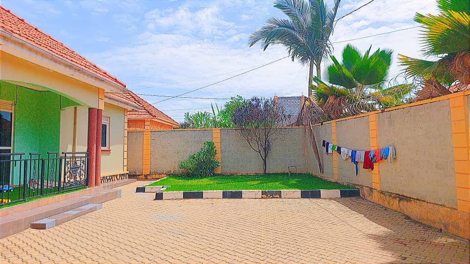 KMT_properties's tweet image. House for sale in Namugongo Mbarwa has 4 bedrooms 13 decimals selling 360m Whatsapp or call 0786396665