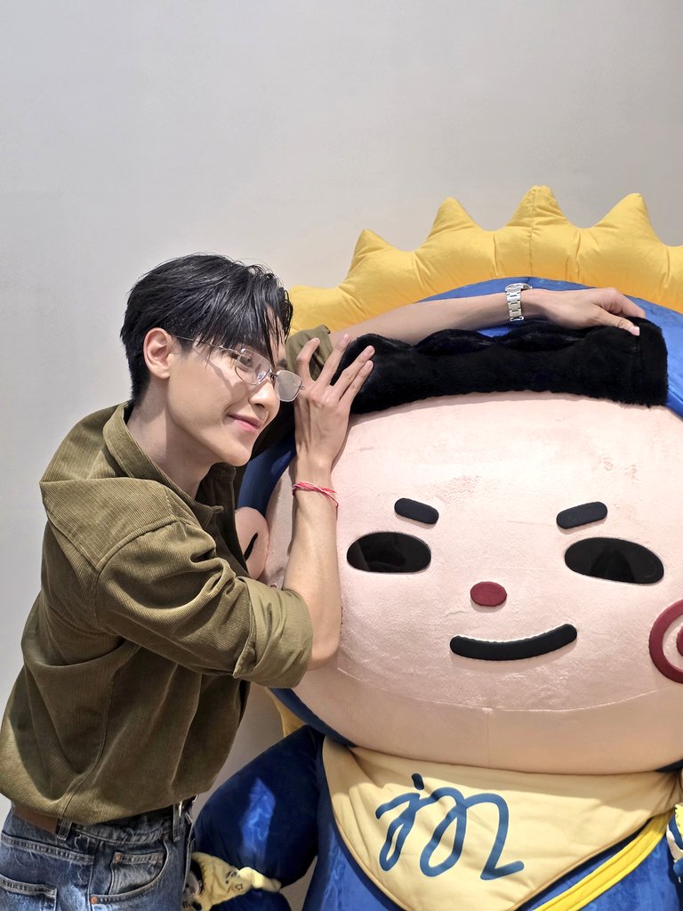 jnnrrs's tweet image. รักมาก เกิดมาเพิ่งมีลูกครั้งแรกฝากหลานด้วยนะคับแกรนนี่ ขอบคุณทุกคนมากๆที่มาหากันวันนี้นะคับ กลับบ้านกันดีๆ ฝันดีนะคับ
@jummo__gmmtv
#JUMMO
#มหกรรมนิยายนานาชาติ2025xJM