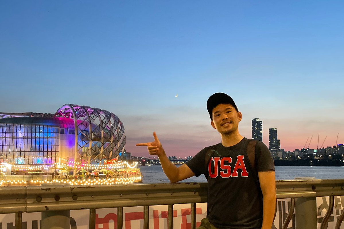 omatagi3's tweet image. 梨泰院クラスのロケ地でもある盤浦大橋の噴水ショー。イソがコインを投げて自分の運命を決めるあの橋です🪙

韓国なのに、USA。