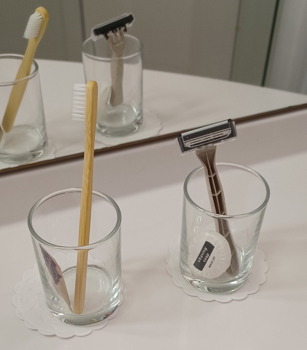 TommyCoyneBN1's tweet photo. Well, I wasn't expecting these at an #IbisStyles hotel 😊!
Bathrobes and slippers, Nespresso machine and pods, welcome chocolates and water, AND shaving and dental kits!
I am suitability impressed with my #PremiumRoom 👍 https://t.co/rbkDUxi33X