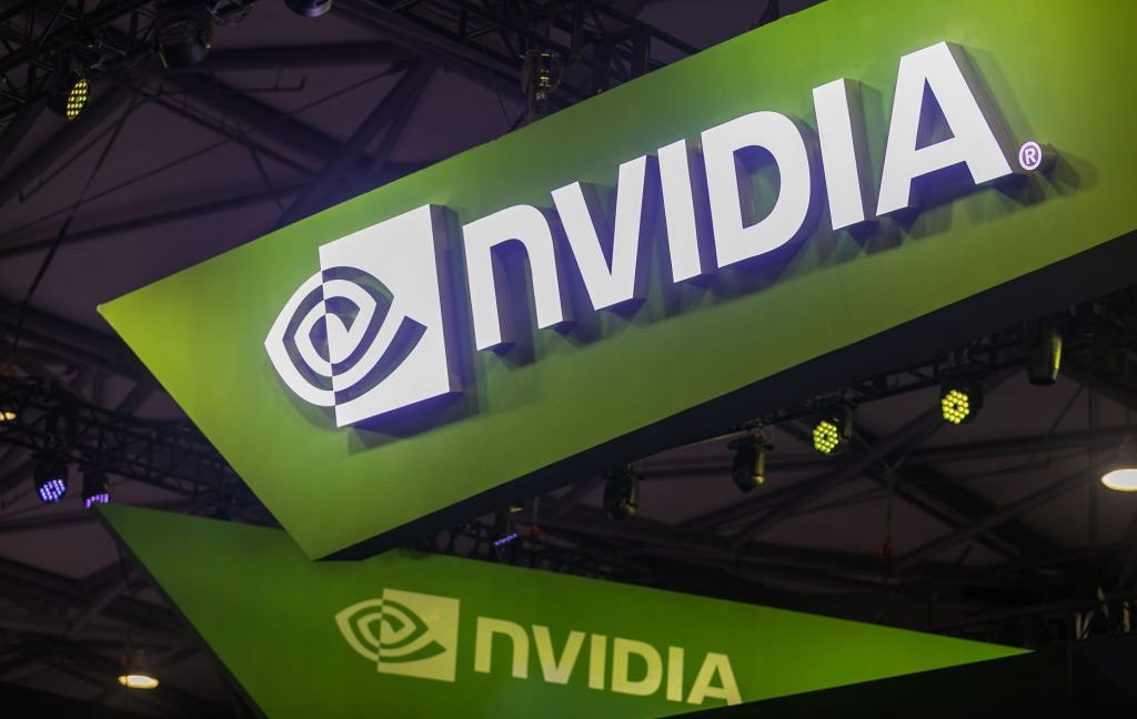 Jun0Data's tweet image. US export controls shake up the black market for AI chips as Chinese companies look for new supply routes, with Southeast Asia and Europe in the spotlight.  arstechnica.com/ai/2025/07/nvi…