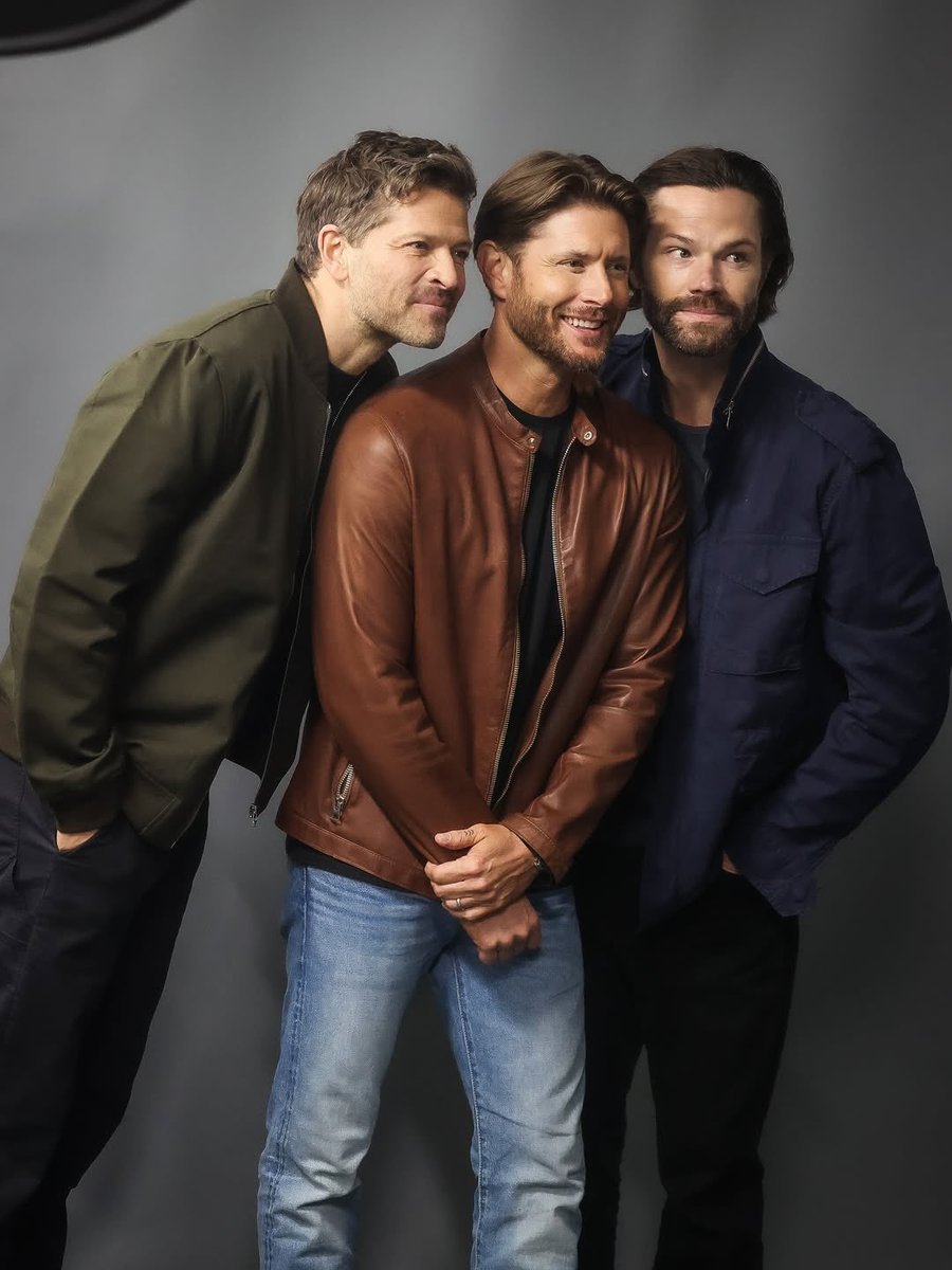 JensenAcklesPL's tweet image. πΈ β’ Some #BTS photos from @TVGuideMagazine photoshoot for #Supernatural 20th anniversary.
#jensenackles
π: instagram.com/p/DMna2z1M5b7/β¦