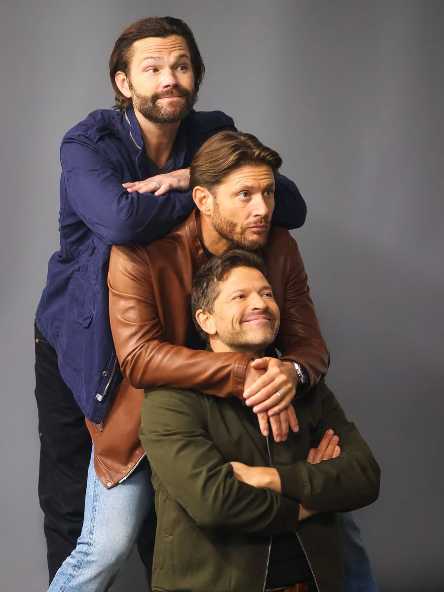 JensenAcklesPL's tweet image. πΈ β’ Some #BTS photos from @TVGuideMagazine photoshoot for #Supernatural 20th anniversary.
#jensenackles
π: instagram.com/p/DMna2z1M5b7/β¦