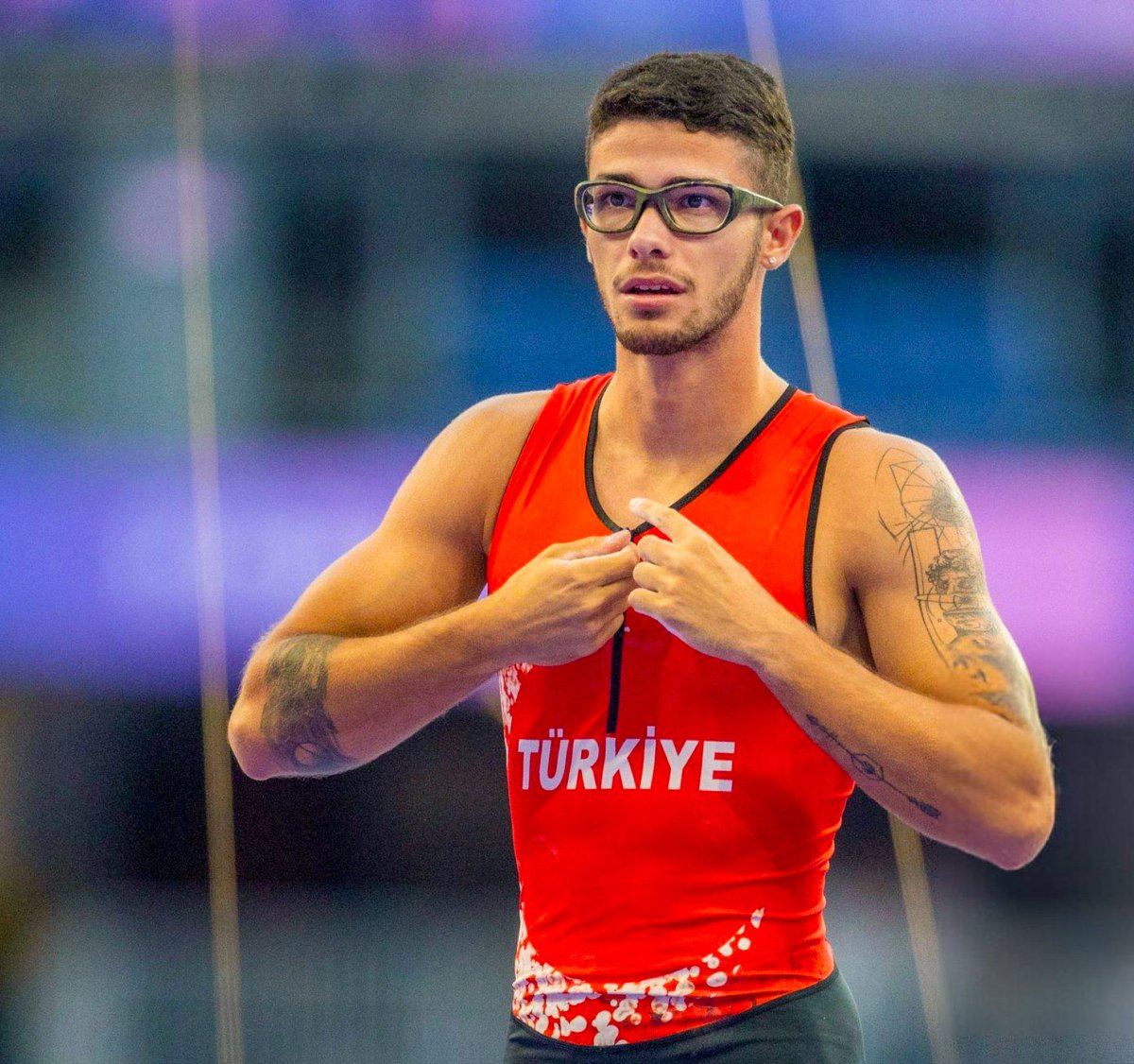 TrackGazette's tweet image. Ersu Sasma 🇹🇷 rose over a PB & Turkish National Record of 5.92m to win the men's Pole Vault at the ISTAF Berlin!
He beat Menno Vloon 🇳🇱 on countback as the Dutch also jumped 5.92m, while 3rd place went to Bokai Huang 🇨🇳 with 5.72m.
