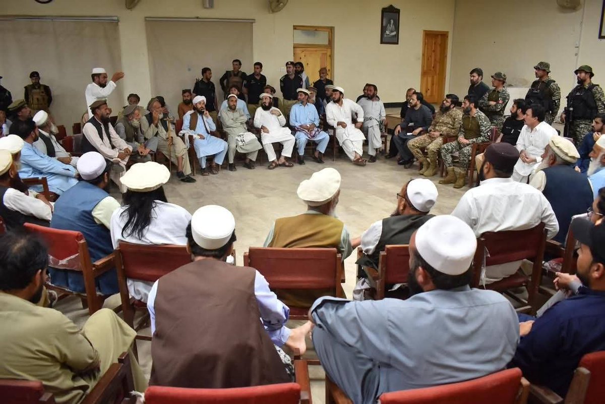 Mohsin_o2's tweet image. Tirah Valley Firing Incident Update:
A jirga involving district administration, Pakistan Army, and tribal leaders agreed on:
- Investigation of the incident; legal action to follow as needed.
- Compensation of 1.5 million PKR for martyrs' families, 200,000 PKR for the injured.…