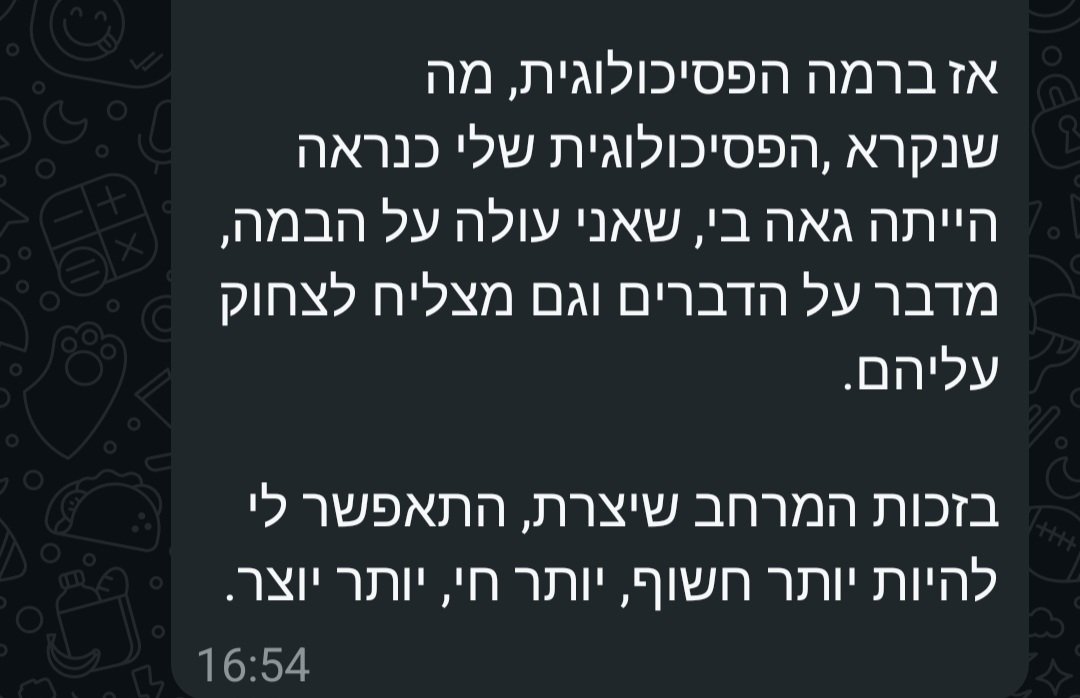 Eldude86's tweet image. כשהתחלתי ללמד סטנדאפ תיארתי לעצמי שיגיעו גם אנשים שהחיים לא תמיד היו הוגנים איתם. אני חי בחדרי אמנים ומה שנקרא מכיר את החומרים שמהם עשויים קומיקאים. אבל המחזור הזה, שעולה מחר למופע סיום, הפגיש אותי עם אנשים שעברו דברים דומים לחוויות שאני מכיר מקרוב ולכן היה אקסטרה מיוחד