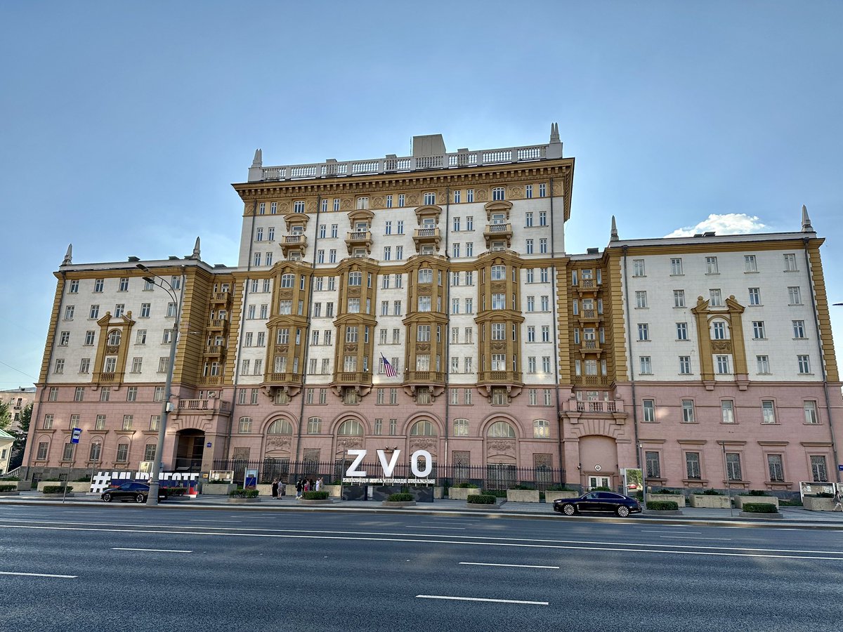 bellendmusk's tweet image. Посольство США в Москве 😂